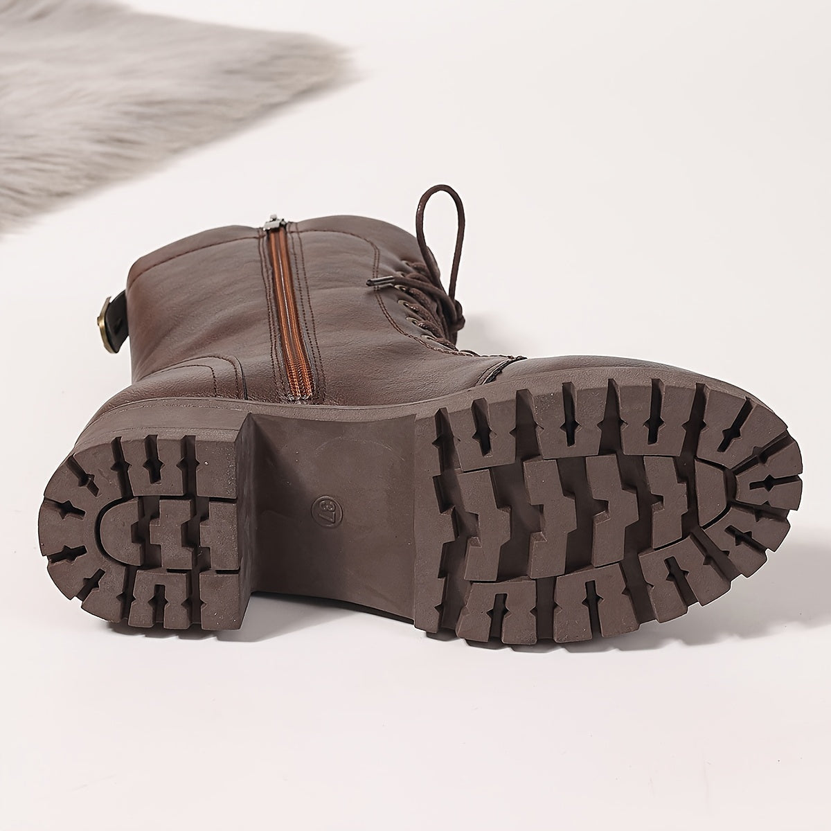 Braune Schnürstiefel mit Futter und Reißverschluss