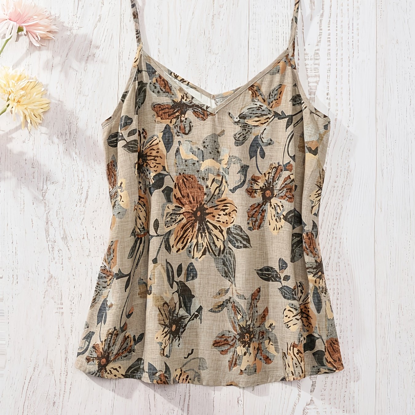 Top fleuri pour femme avec décolleté en V et fines bretelles – Estival, élégant, idéal pour les loisirs et les vacances