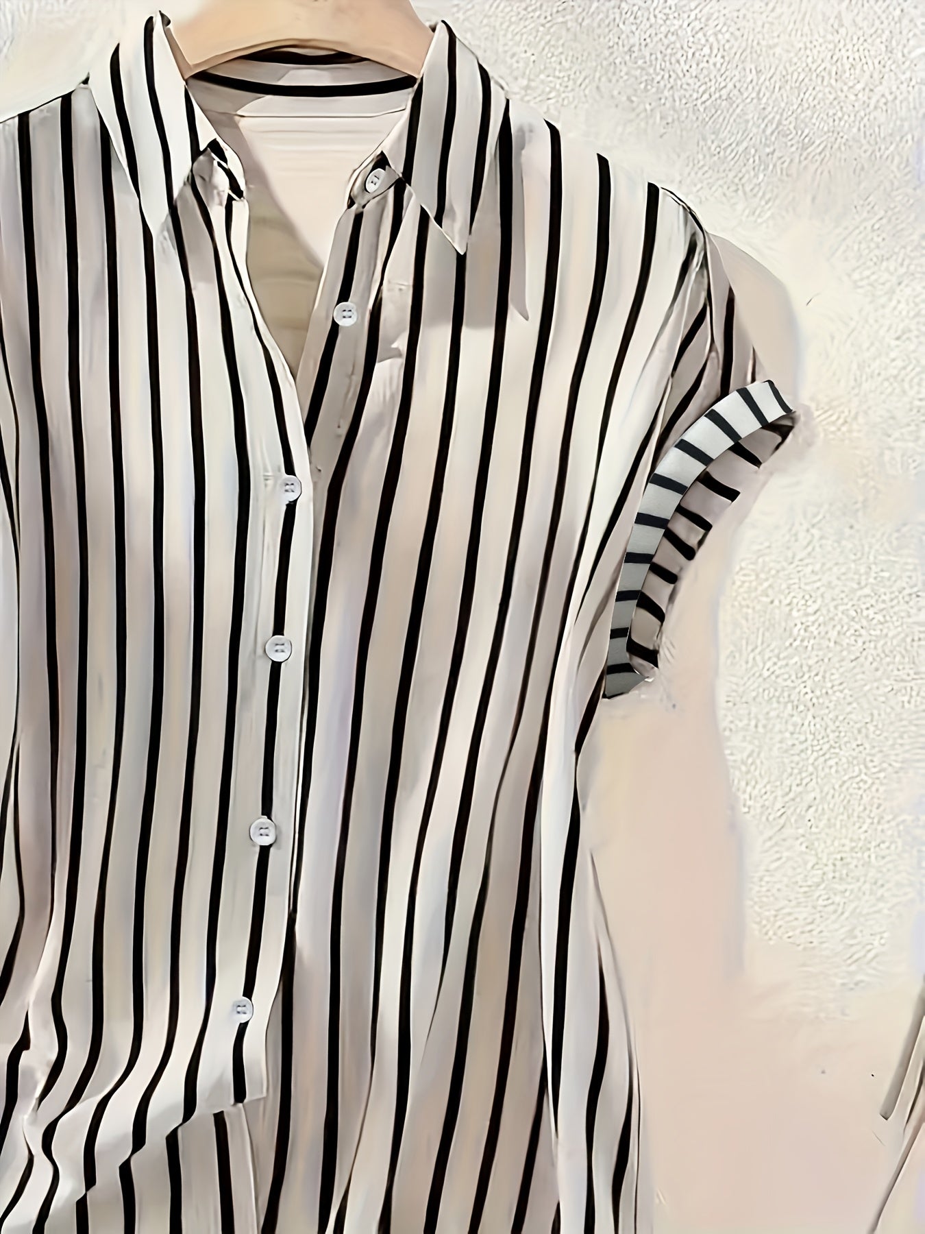 Damesblouse met verticale strepen en korte mouwen – Elegante zomerse look, kantoor & vrije tijd