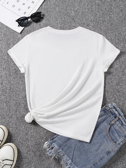 Dame T-shirt med solsikke og sommerfugle – Løs fritidstrøje med sommermotiv