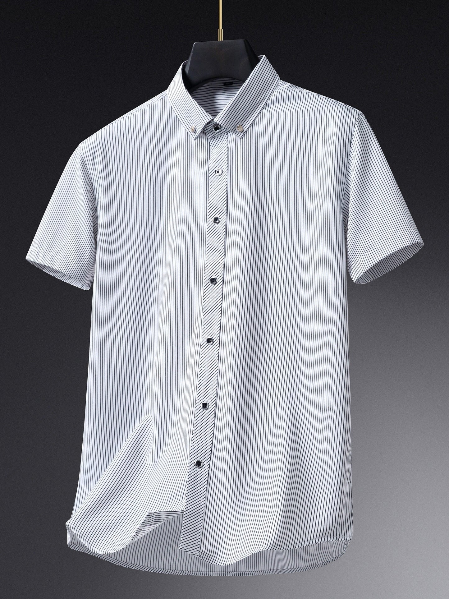 Camicia da uomo a maniche corte business con classiche righe e colletto moderno – Elegante outfit casual e da ufficio