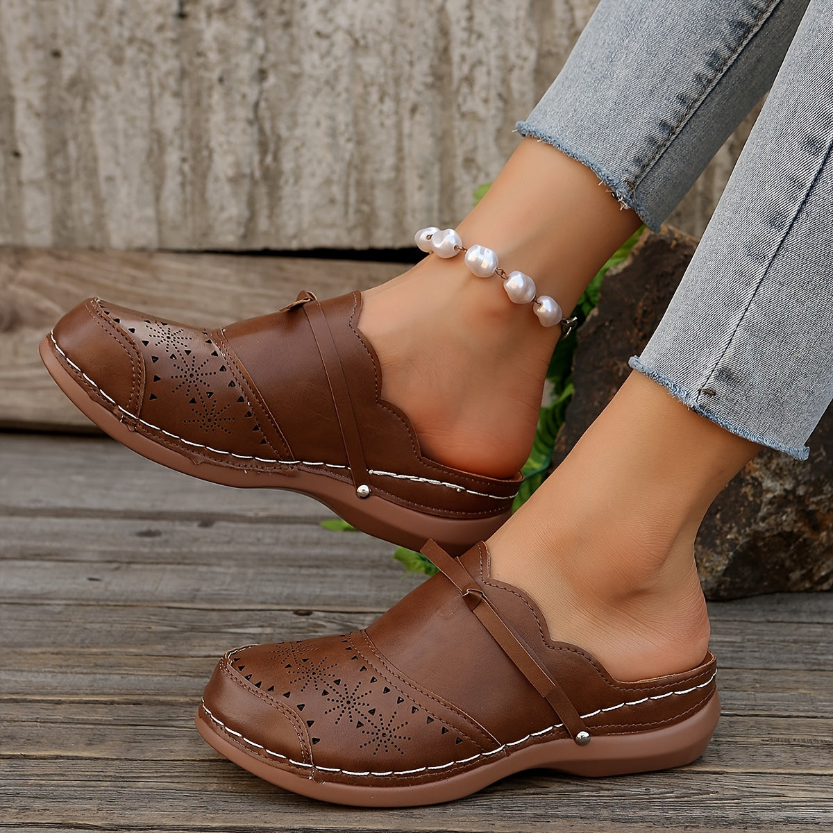 Damen Vintage Slip-On Clogs mit Lochmuster und Komfort-Plateausohle – Alltag & Freizeit