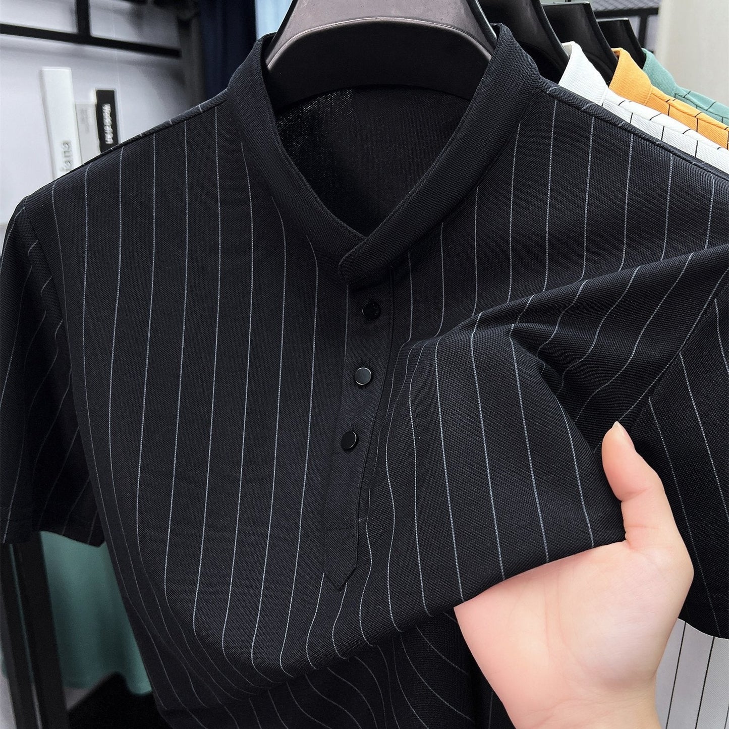 Męska koszula z krótkim rękawem, stójką i prążkami do stylizacji smart casual