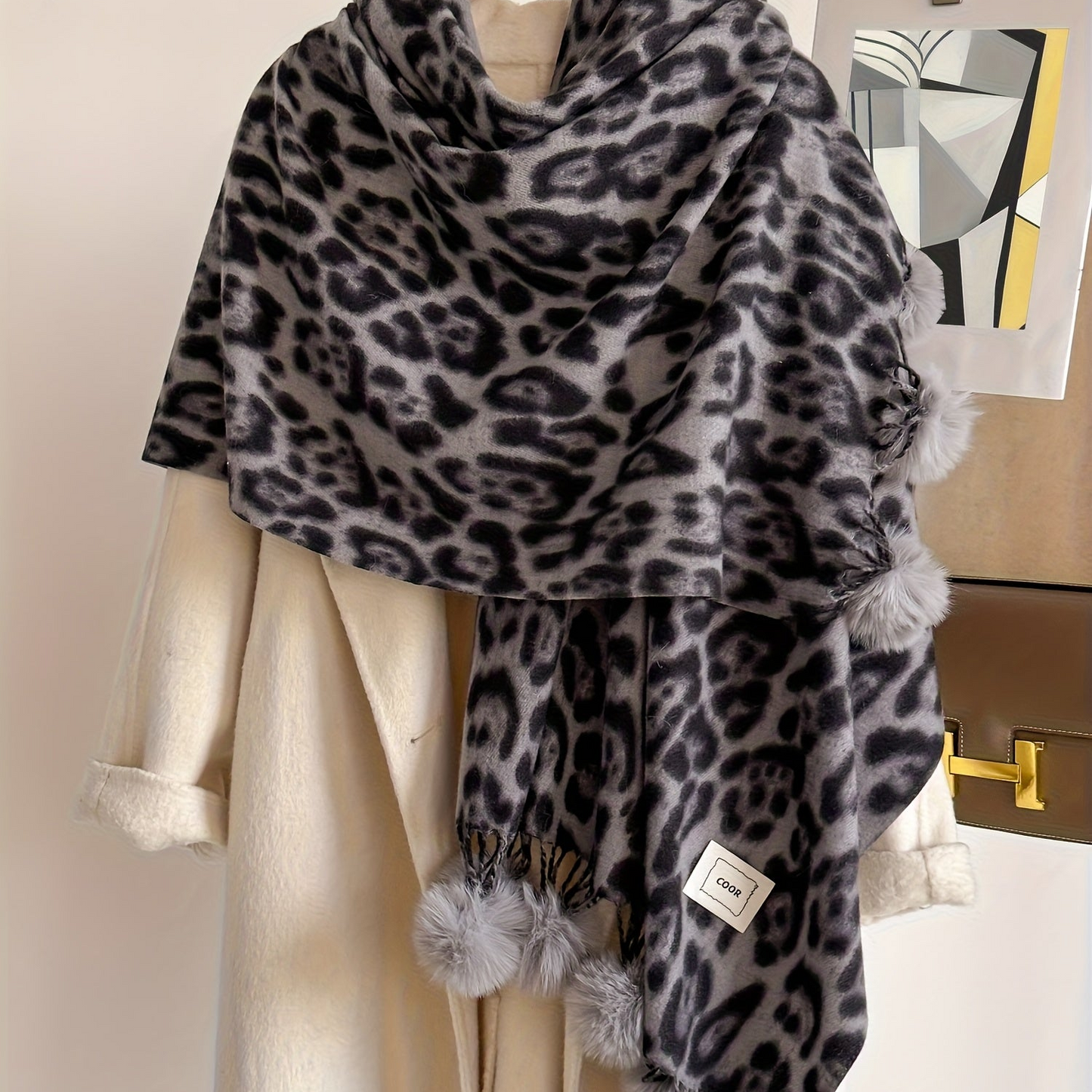 Schal mit Leopardenmuster und Pompons, weiches Material