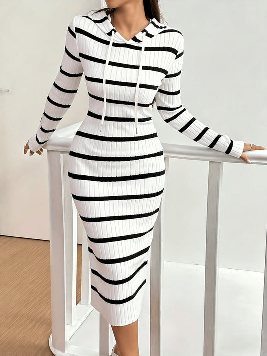 Abito midi da donna con cappuccio, a righe, in maglia a coste, bianco e nero