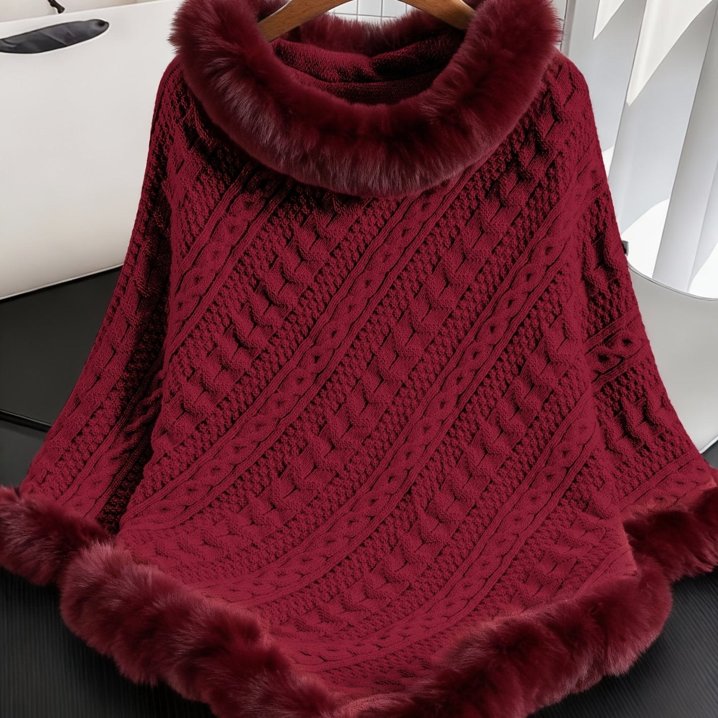 Strickponcho Damen mit Kunstfellbesatz Zopfmuster Kapuze