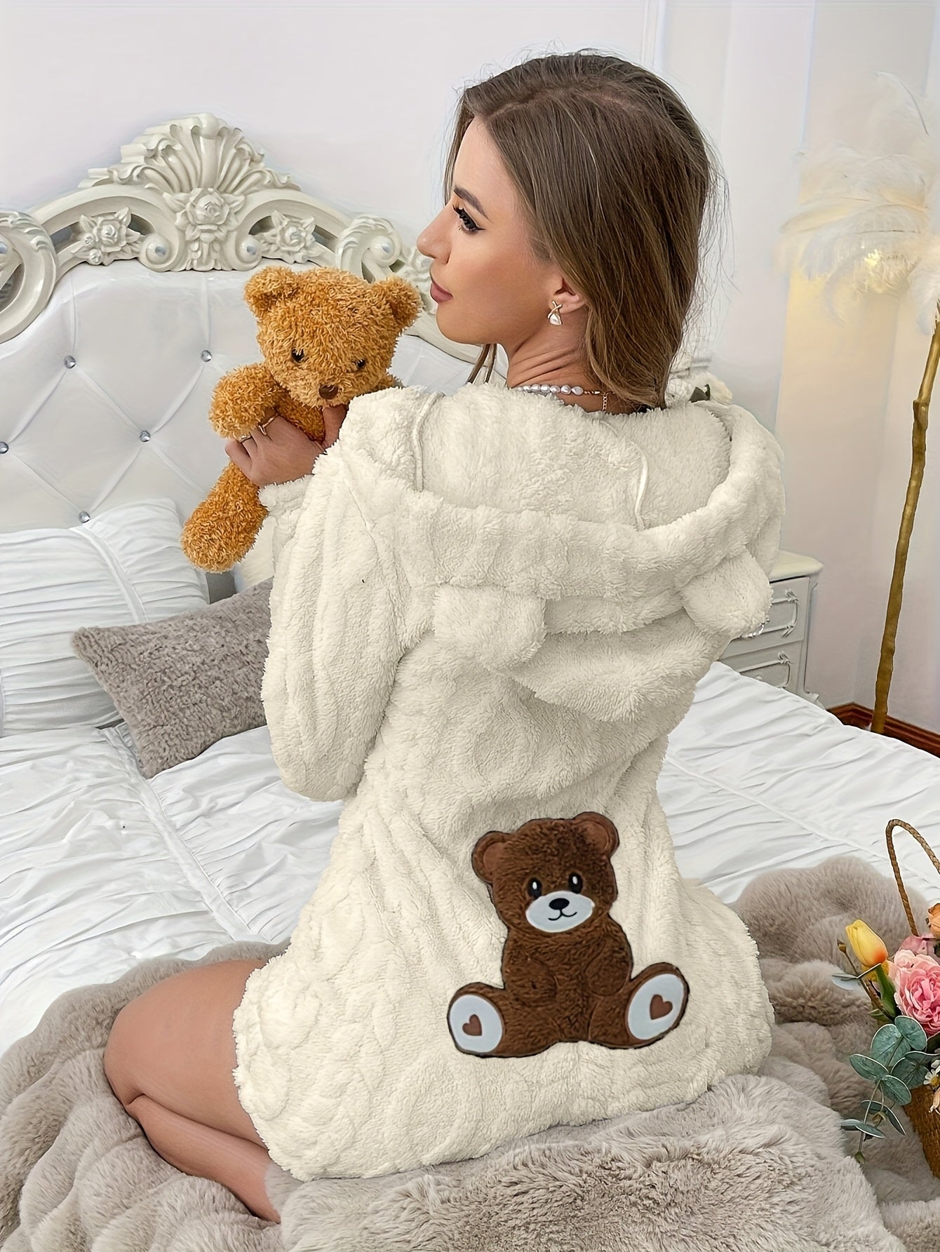 Teddybjørnepyjamas til damer i ét stykke med hætte og lynlås, hvid/sort