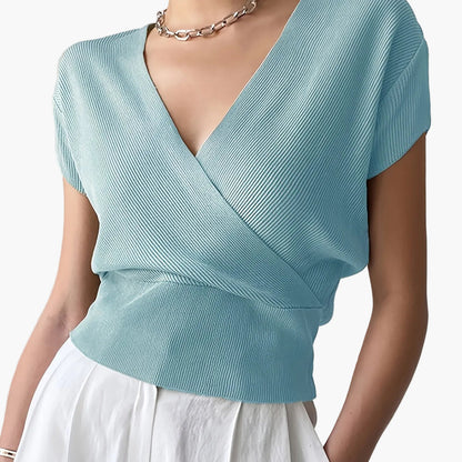 Dames wikkelshirt met V-hals en korte mouw – Modern vrijetijdstopje