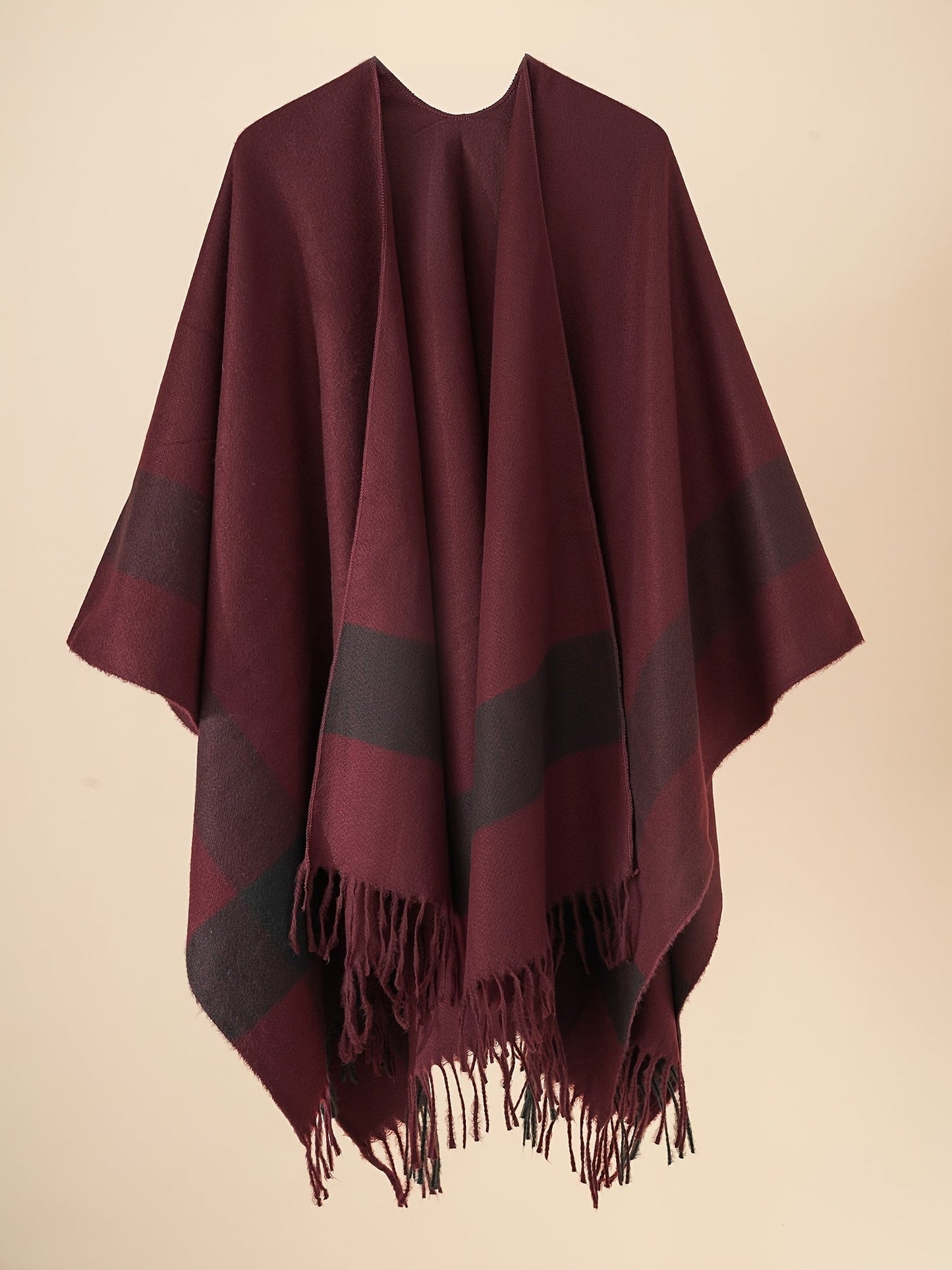 Poncho capa de mujer con flecos y frente abierto