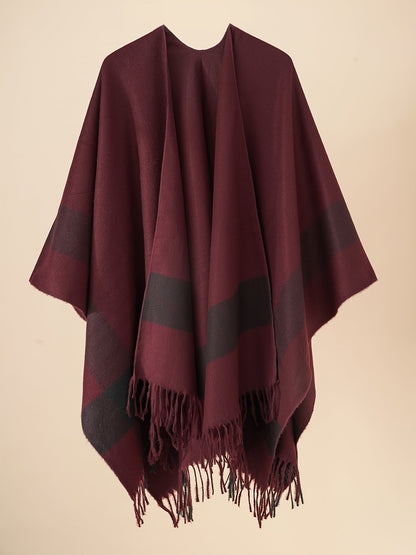 Poncho capa de mujer con flecos y frente abierto
