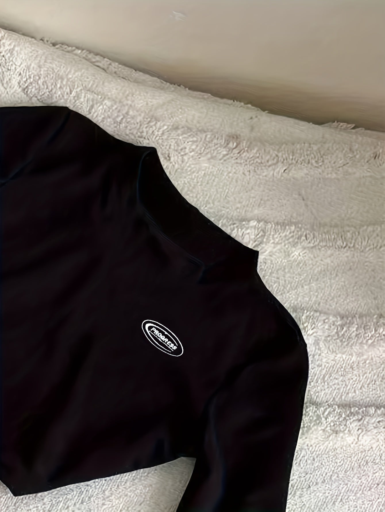 Dames joggingpak in twee delen, zwart cropped topje en joggingbroek