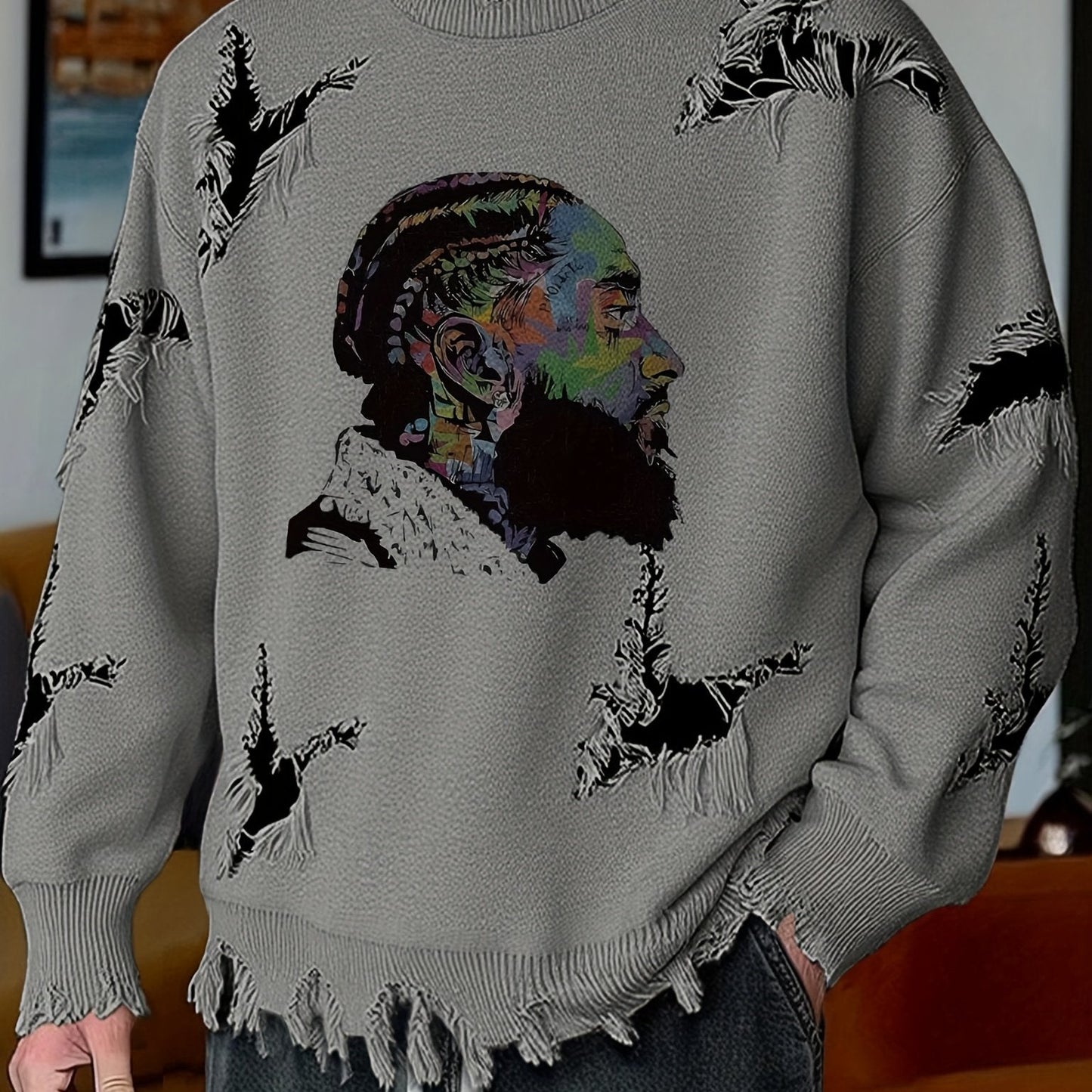 Suéter de hombre de cuello redondo con estampado y efecto desgastado beige