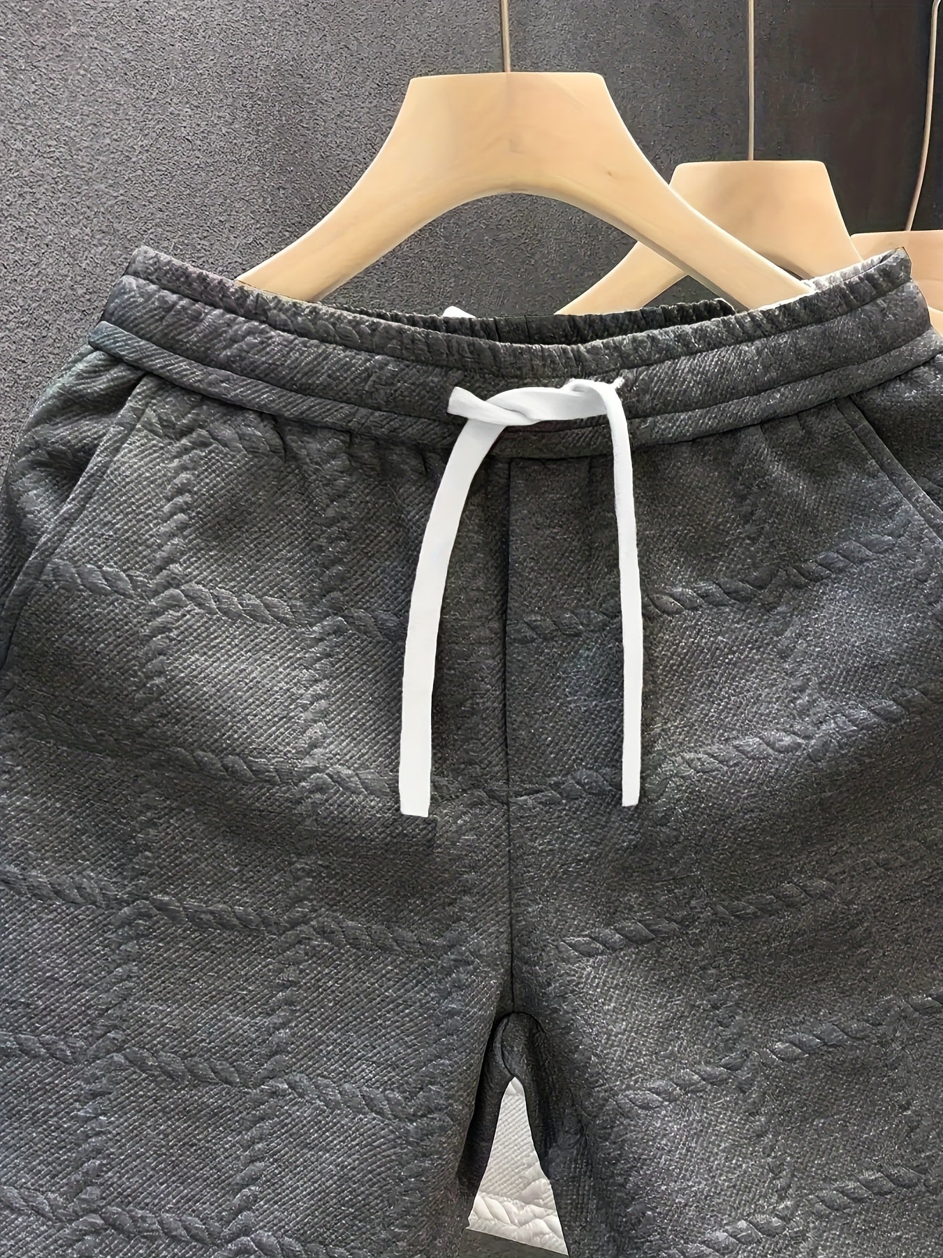 Shorts de loisirs pour hommes avec embossage et design moderne – Décontracté & Sportif