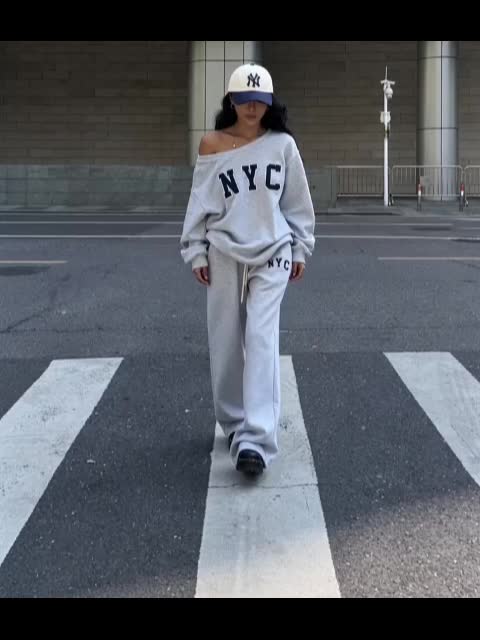 Grauer Trainingsanzug "NYC" mit Oversized Sweatshirt und weiten Hosen für Damen