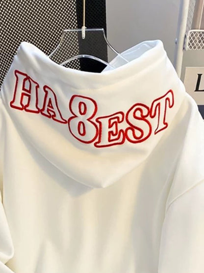 Weißer Hoodie mit Kapuze und roter Stickerei