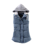 Getailleerde gewatteerde bodywarmer voor dames met capuchon en drukknoopsluiting