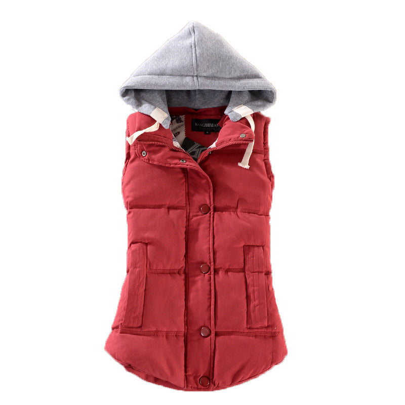 Getailleerde gewatteerde bodywarmer voor dames met capuchon en drukknoopsluiting