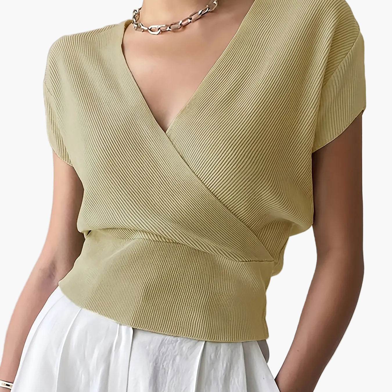 Dames wikkelshirt met V-hals en korte mouw – Modern vrijetijdstopje