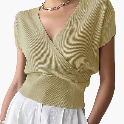 Dames wikkelshirt met V-hals en korte mouw – Modern vrijetijdstopje
