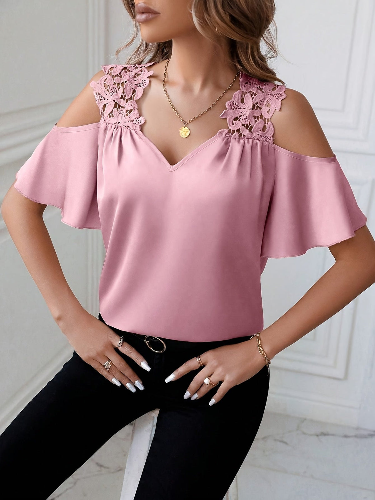 Damen Schulterfreie Bluse mit Spitzen-Detail und Flatterärmeln – Eleganter Alltags- und Ausgehstil