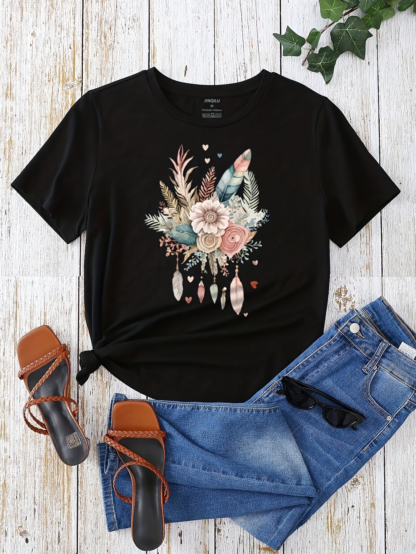 Dame T-skjorte med blomster- og fjærprint, avslappet, sommermote