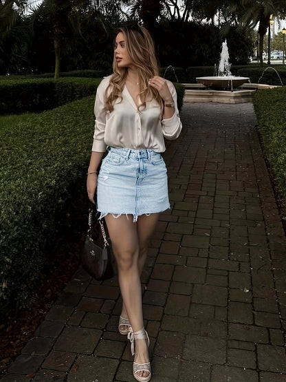 Dames elegante zomer bodycon spijkerrok met knopenrij en stijlvolle satijnen blouse – perfect voor dagelijks gebruik en vrije tijd