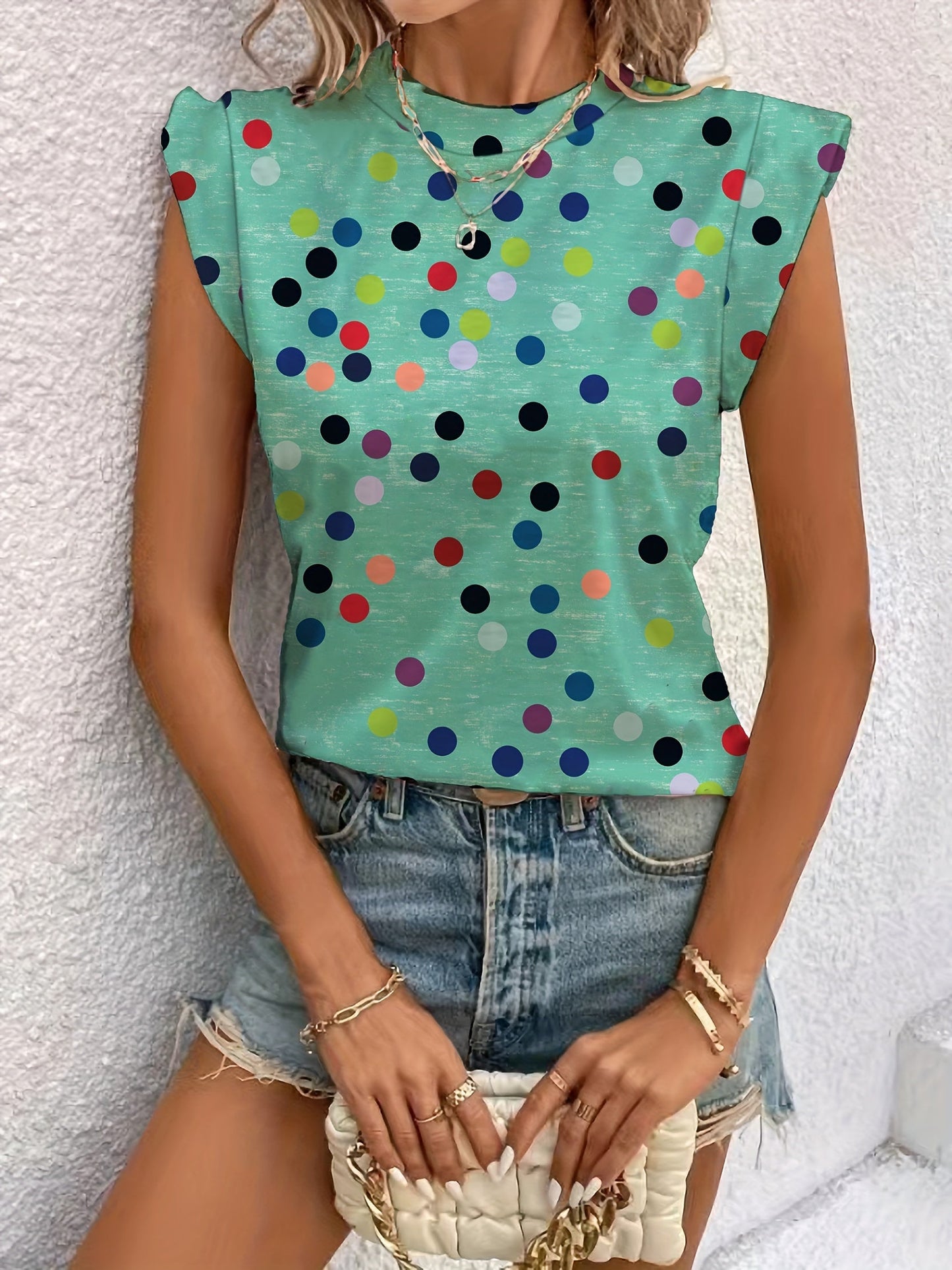 Top sin mangas de lunares para mujer en estilo casual moderno