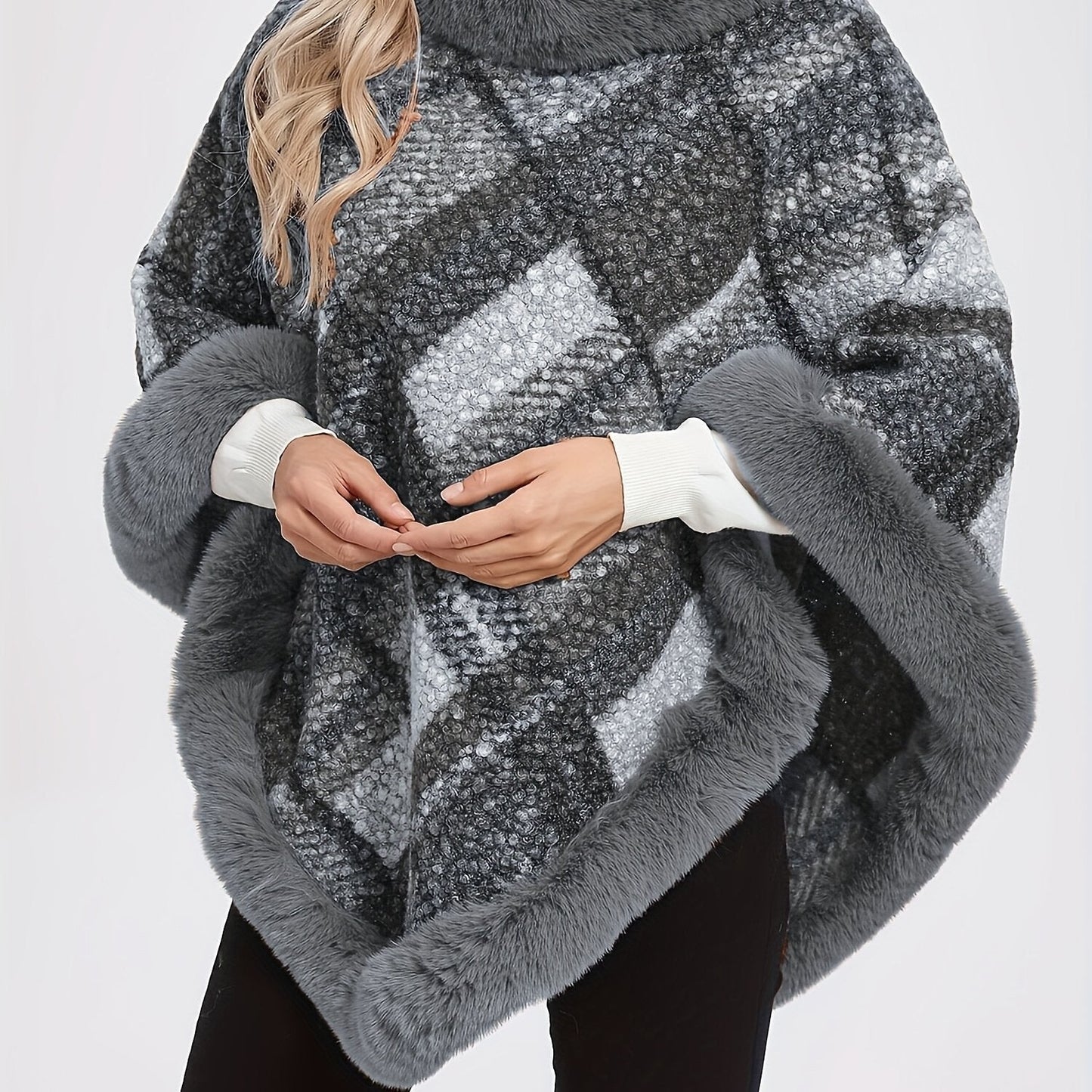 Damen Poncho mit Fellimitatbesatz, kariert, in Brauntönen oder Grau