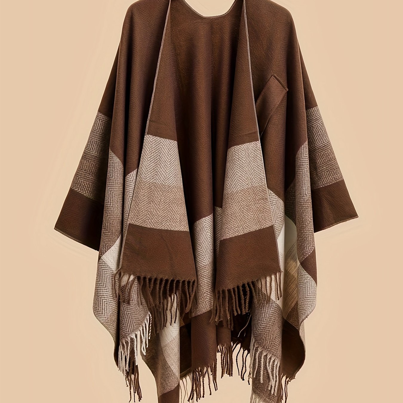 Poncho capa de mujer con flecos y frente abierto