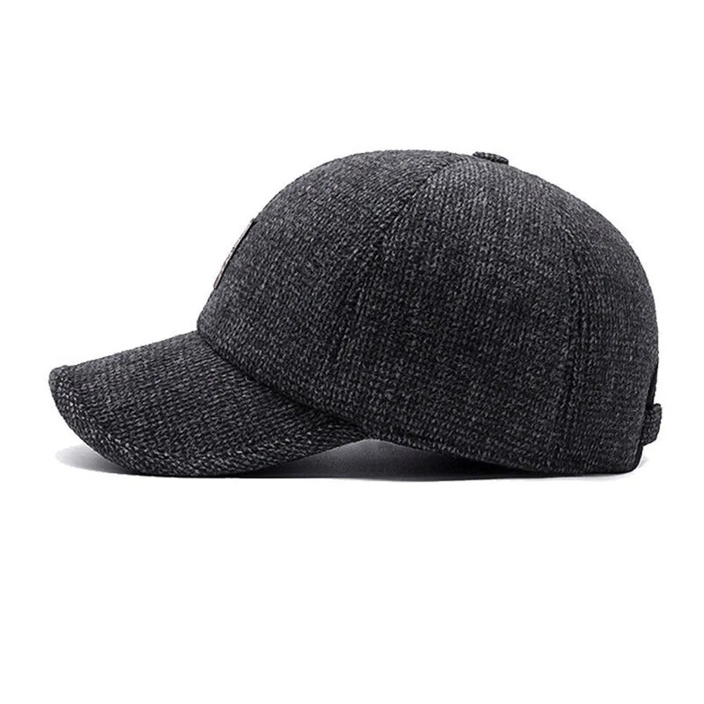 Klassieke wintermuts met oorflappen in snapback-stijl