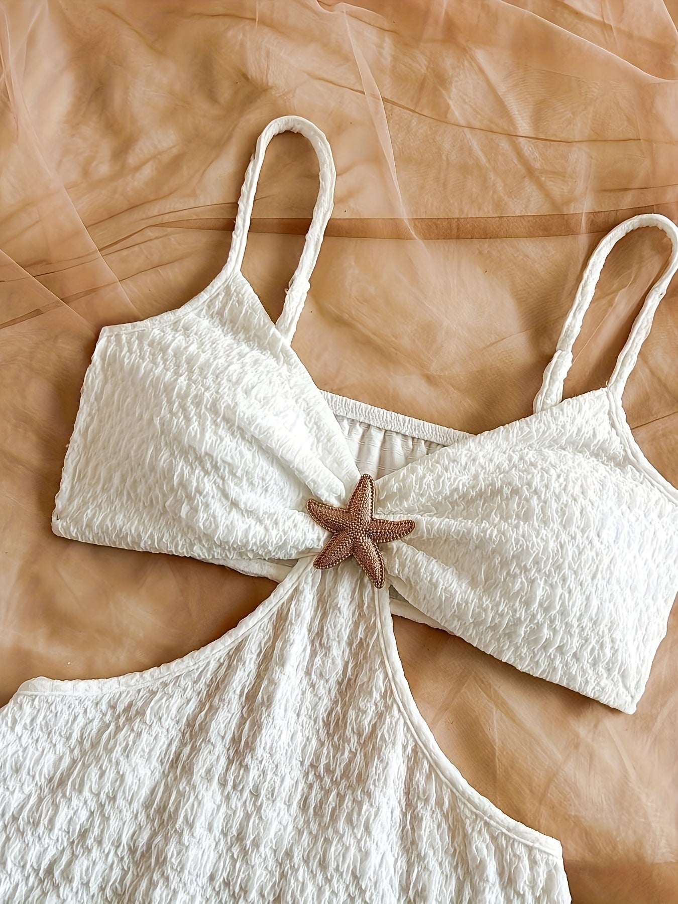 Dam Bodycon miniklänning med cut-out och sjöstjärnedetalj – sommarsemesteroutfit
