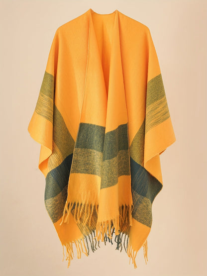 Poncho capa de mujer con flecos y frente abierto
