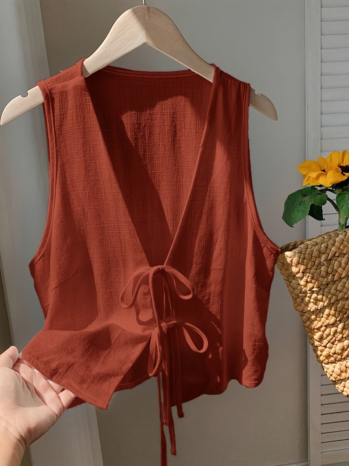 Gilet sans manches pour femme avec détail nœud et encolure en V – couche d'été à la mode pour les loisirs et les vacances