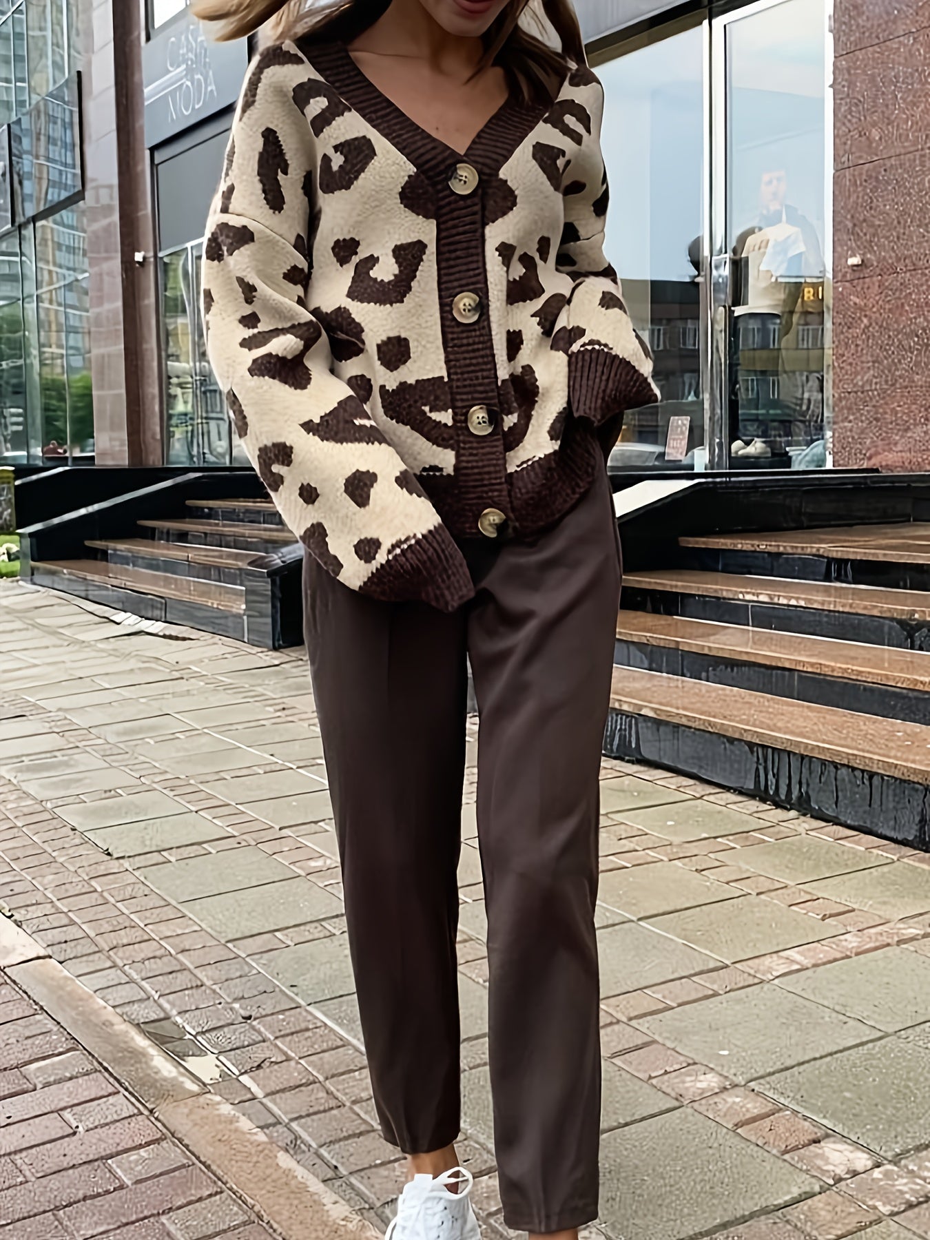 Damen Cardigan V-Ausschnitt Strickjacke Animal-Print Beige Braun