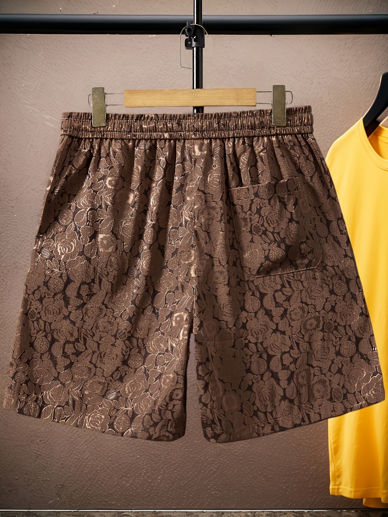 Shorts pour hommes avec motif jacquard de roses – à la mode, décontractés, idéaux pour les loisirs et l'été