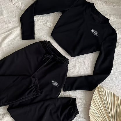 Dames joggingpak in twee delen, zwart cropped topje en joggingbroek