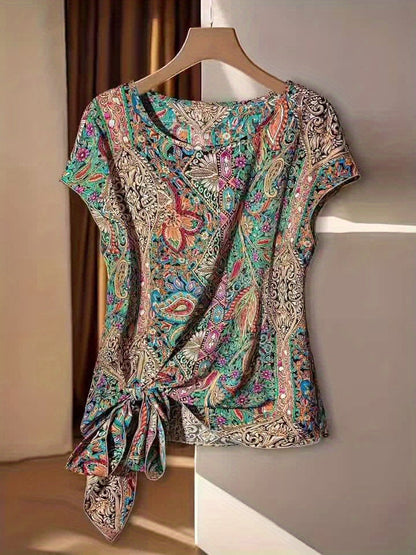 Dame sommerbluse med paisley-mønster og asymmetrisk knude – moderigtigt fritidstop