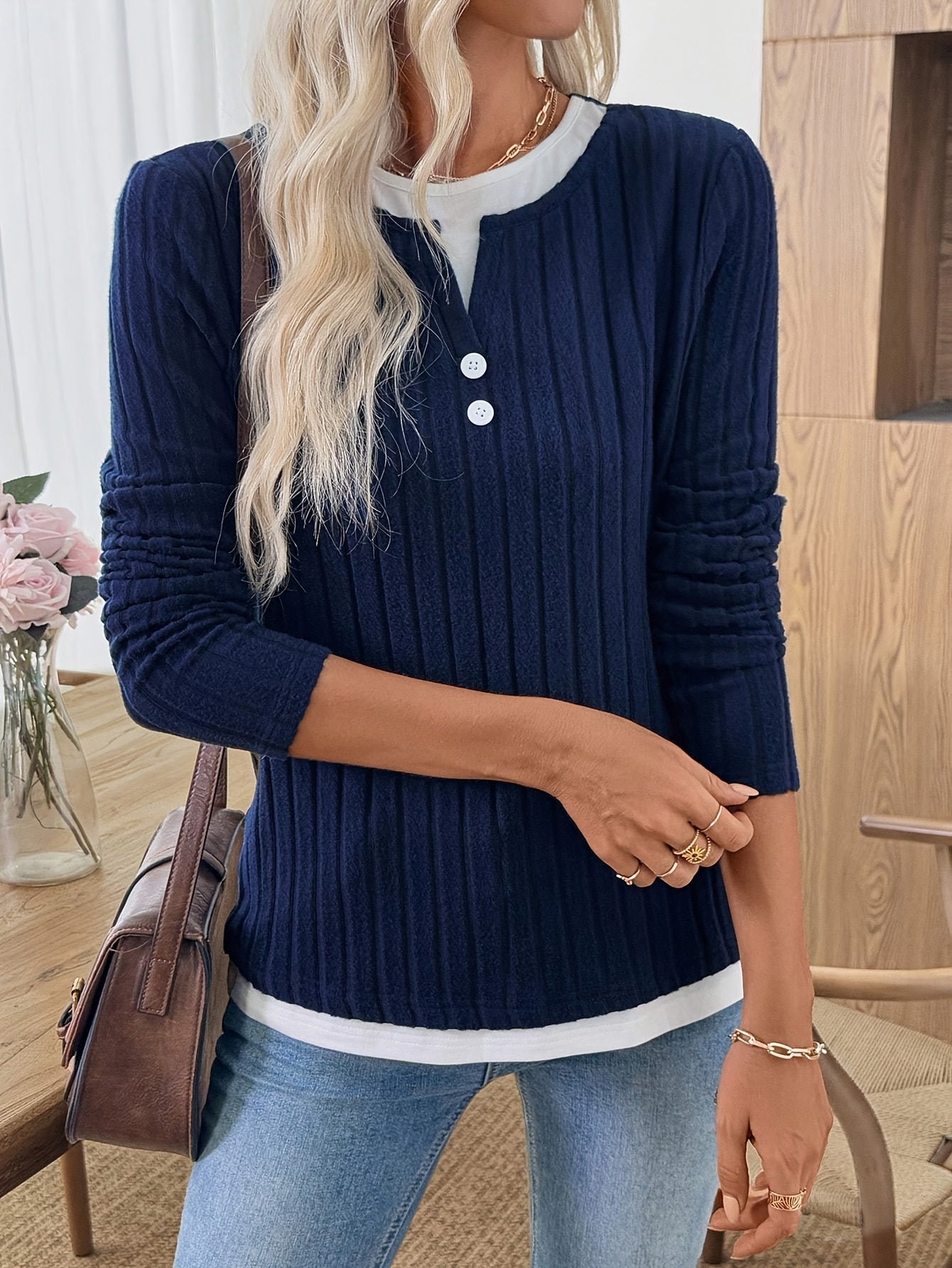 Dame-langærmet bluse i ribstrik med Henley-udskæring, marineblå