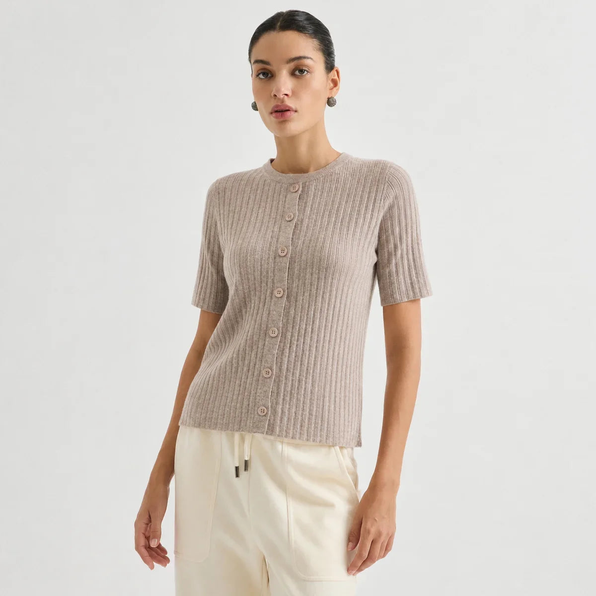 Gerippte Kurzarm Strickjacke für Damen mit Rundhals und Knopfleiste