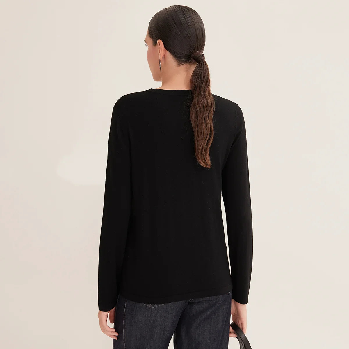 Langærmet dameshirt med rund hals og påsyet brystlomme