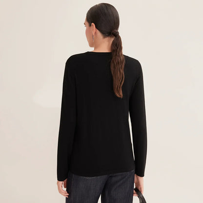 Langærmet dameshirt med rund hals og påsyet brystlomme