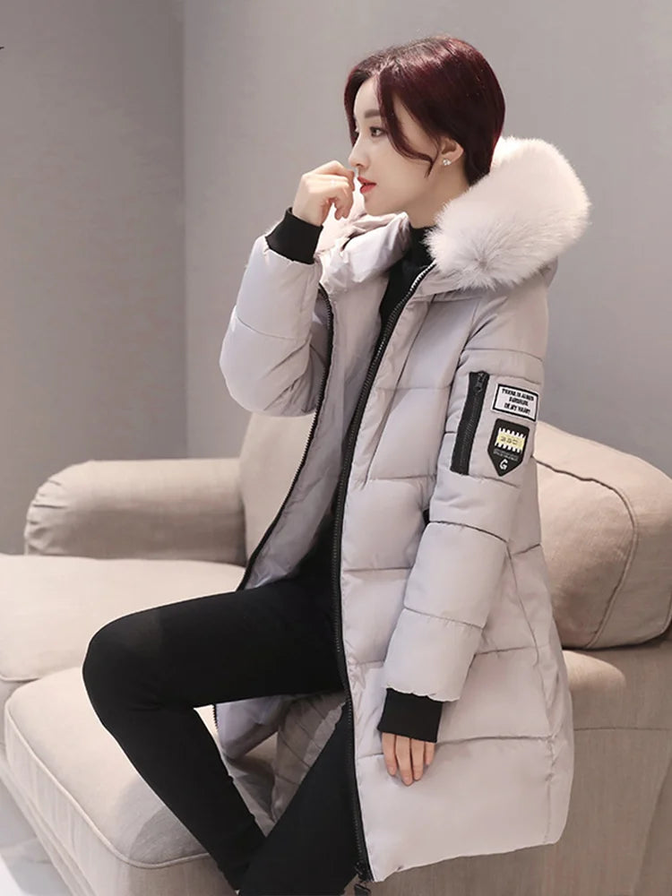 Cappotto imbottito invernale da donna con cappuccio e dettagli alla moda – Parka lungo per i giorni freddi