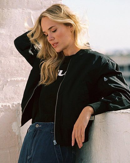 Chaqueta bomber clásica para mujer – Tendencia atemporal para tiempo libre y uso diario