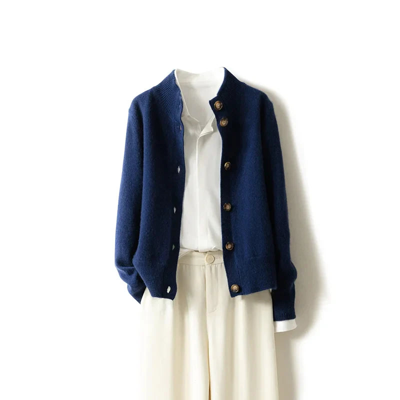 Damen Strickjacke mit Stehkragen und Knopfleiste – Eleganter Alltagsbegleiter im modernen Stil