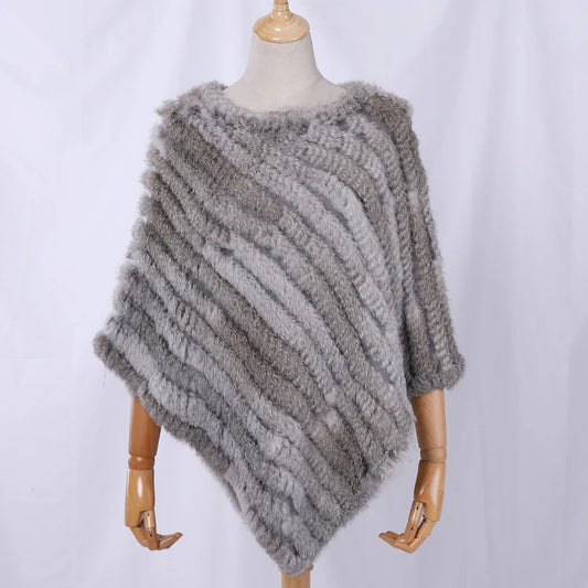 Weicher Poncho aus Kunstfell mit Rundausschnitt in Grau meliert