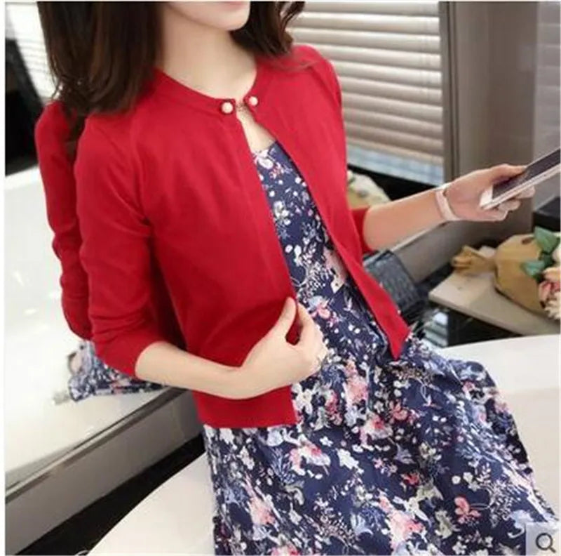 Damen Kurzstrickjacke mit Perlenverschluss, Rundhals-Cardigan