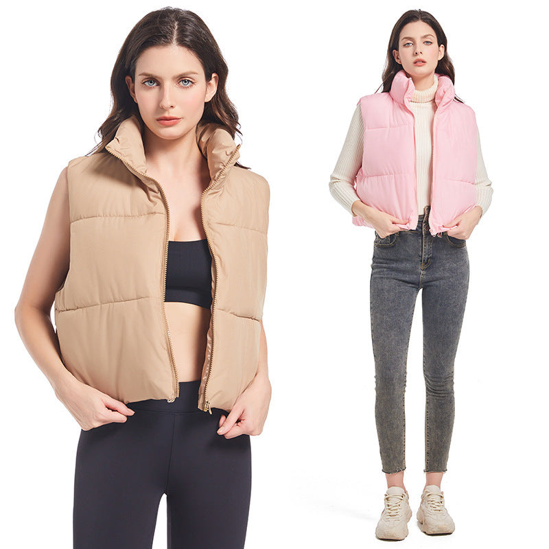 Extra lichte, korte gewatteerde bodywarmer voor dames met hoge opstaande kraag en koord