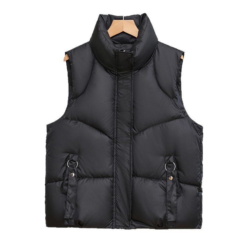 Gewatteerde bodywarmer voor dames met hoge opstaande kraag en lusjes met sierringen