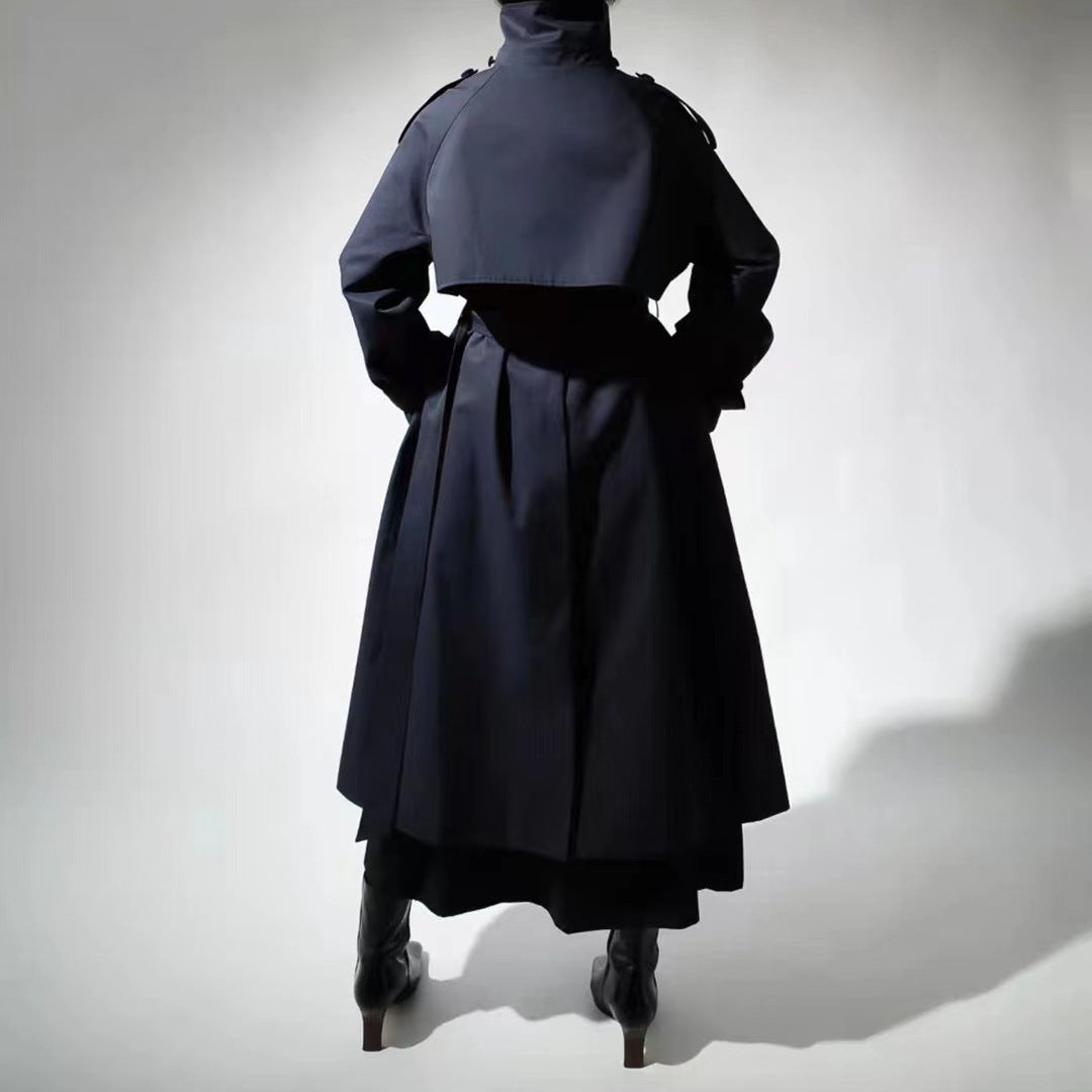 Trenchcoat voor dames in maxilengte met hoge opstaande kraag en ceintuur