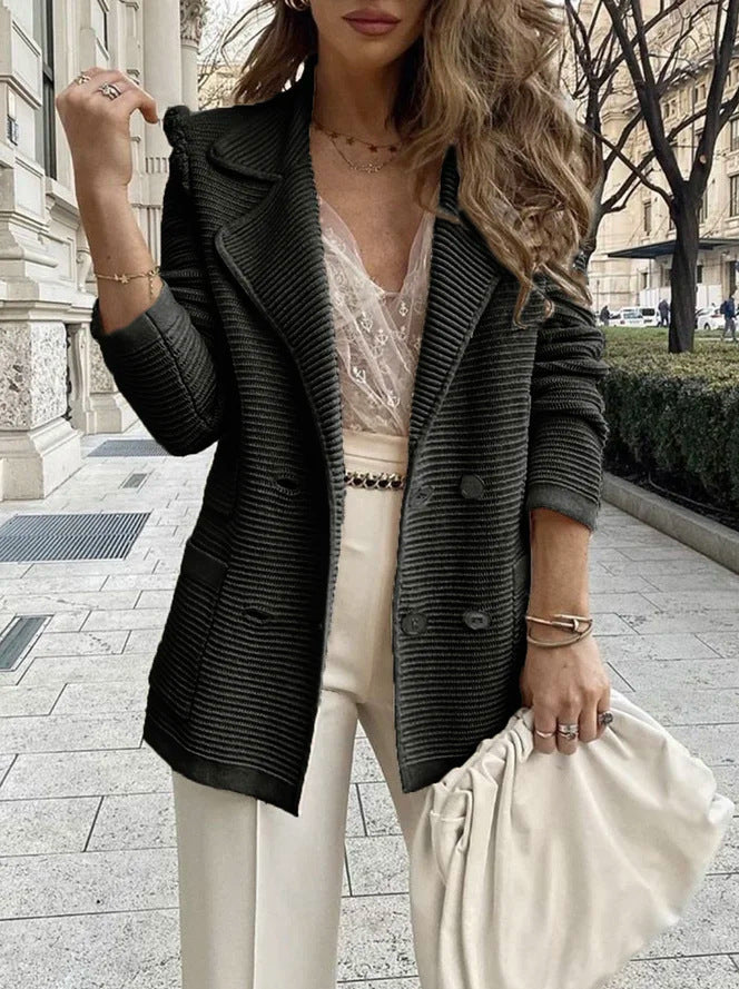 Gebreide blazer voor dames met dubbele knopenrij en reverskraag